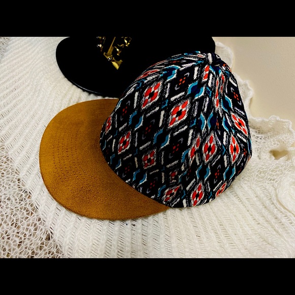 ❗️SALE❗️✨Brand New 3 Hats Bundle✨ - Picture 3 of 6